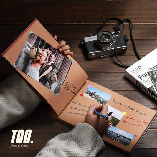 Album de UP "Our Adeventure Book" 📖📸🎈