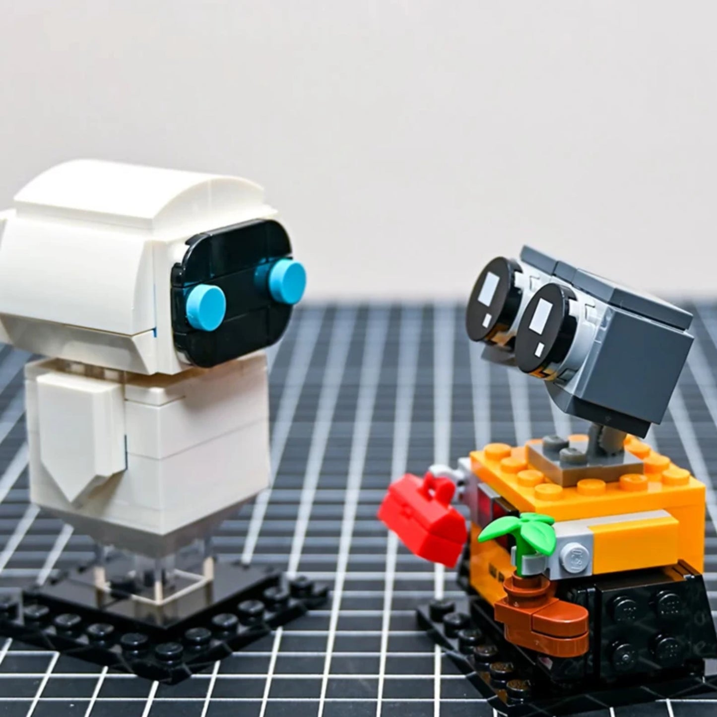 Figuritas armables Wall E & Eva